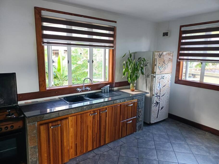 Surf House Holidays Ruisseau Creole エクステリア 写真